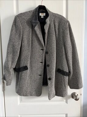 Talbots Wool Herringbone Black and White Jacket. Women’s size 16